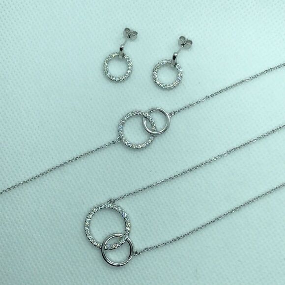 Nic & Syd Jewelry - 💛 Nic & Syd Swarovski Crystal Set